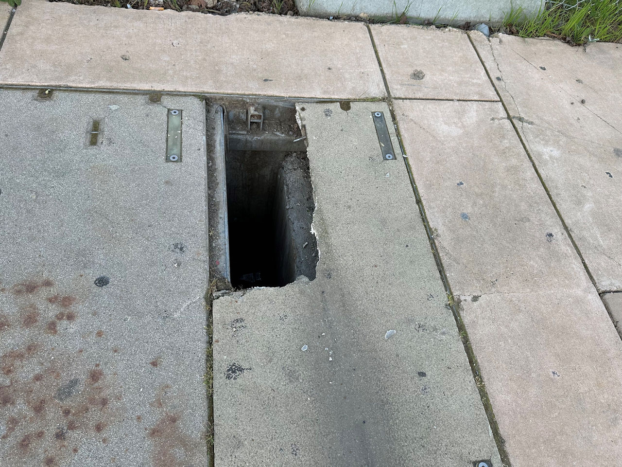 Broken lid enclosure